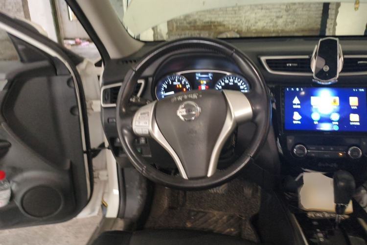 Used Nissan X-Trail 2014 2.5L CVT Luxury Edition 4WD Steering Wheel