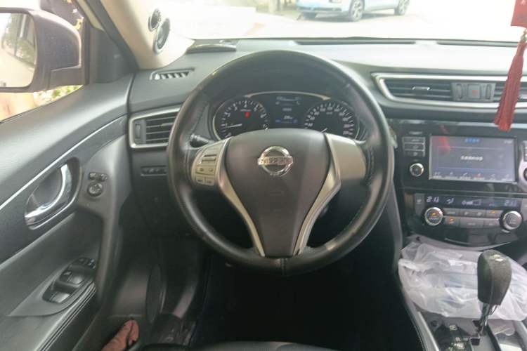 Used Nissan X-Trail 2014 2.5L CVT Luxury Edition 4WD Steering Wheel