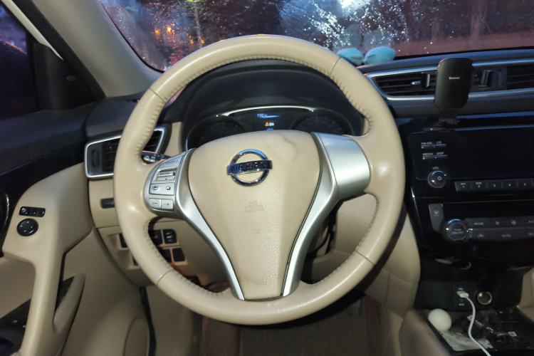 Used Nissan X-Trail 2014 2.5L CVT Luxury Edition 4WD Steering Wheel