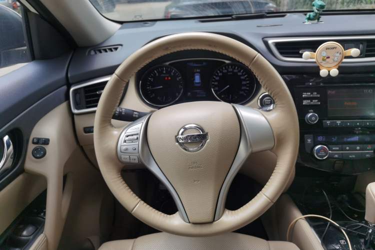 Used Nissan X-Trail 2014 2.0L CVT Comfort Edition 2WD Steering Wheel
