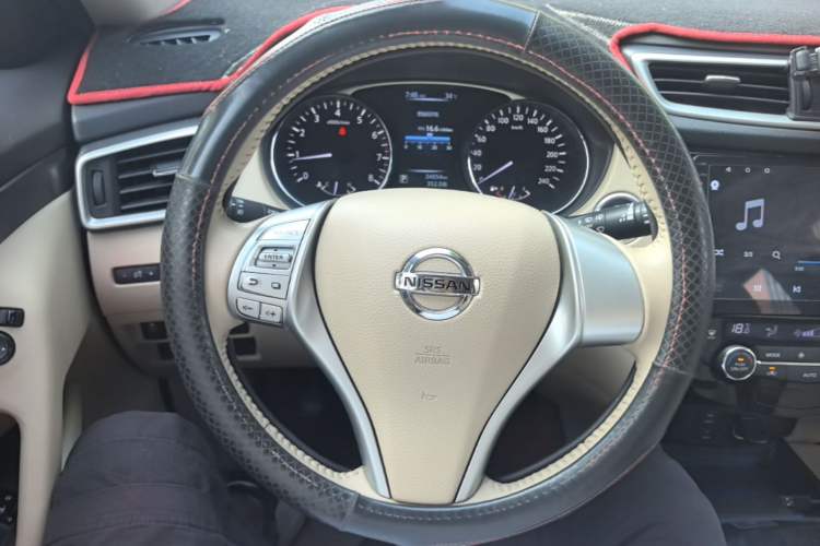 Used Nissan X-Trail 2014 2.0L CVT Comfort Edition 2WD Steering Wheel