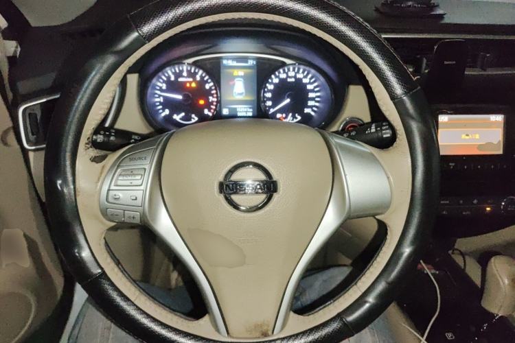 Used Nissan X-Trail 2014 2.0L CVT Comfort Edition 2WD Steering Wheel