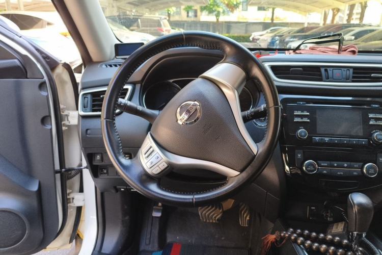 Used Nissan X-Trail 2014 2.5L CVT Luxury Edition 4WD Steering Wheel
