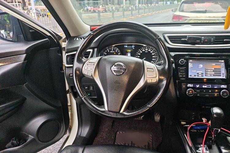 Used Nissan X-Trail 2014 2.5L CVT Luxury Edition 4WD Steering Wheel