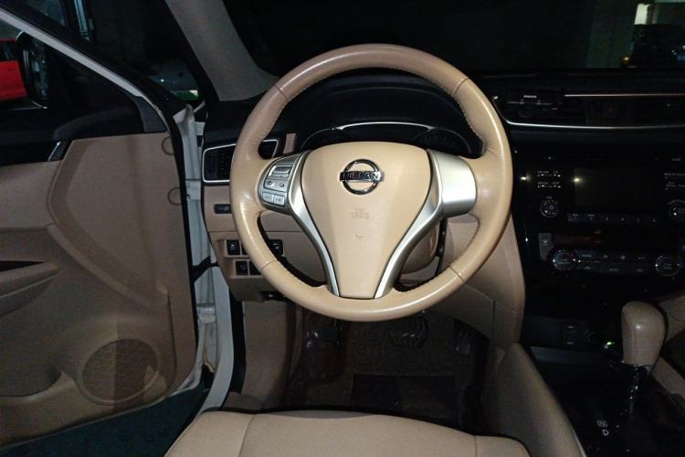 Used Nissan X-Trail 2014 2.5L CVT Luxury Edition 4WD Steering Wheel