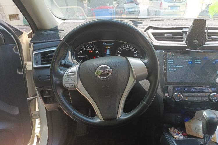 Used Nissan X-Trail 2014 2.5L CVT Luxury Edition 4WD Steering Wheel
