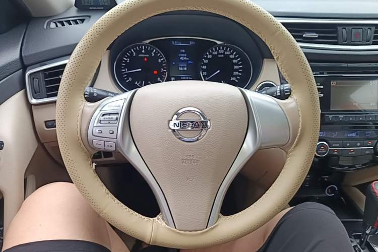 Used Nissan X-Trail 2014 2.0L CVT Comfort Edition 2WD Steering Wheel