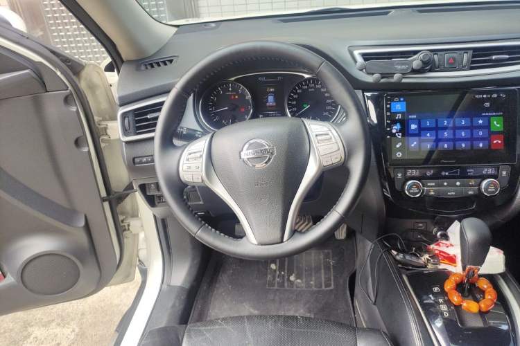 Used Nissan X-Trail 2014 2.5L CVT Luxury Edition 4WD Steering Wheel