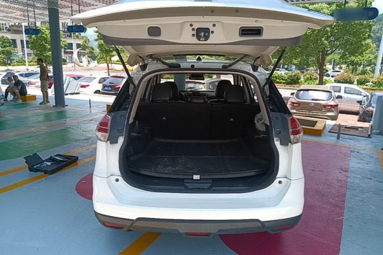 Used Nissan X-Trail 2014 2.0L CVT Comfort Edition 2WD Trunk