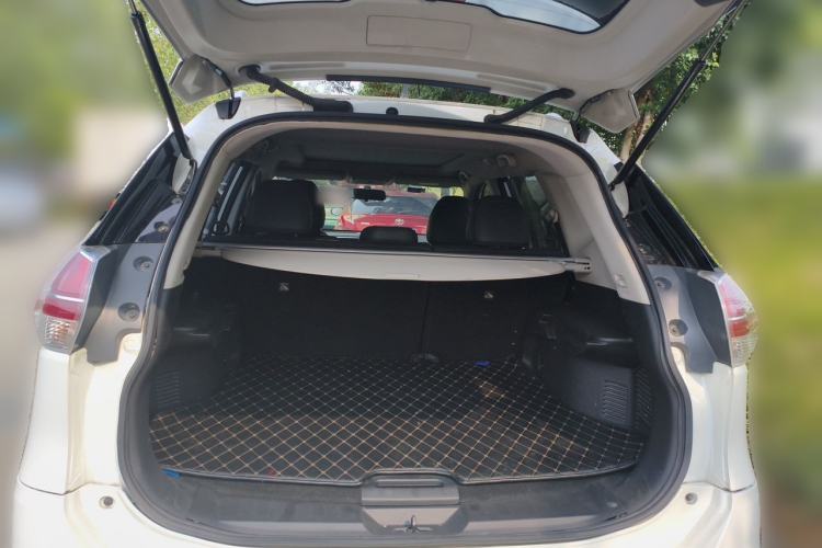 Used Nissan X-Trail 2014 2.0L CVT Comfort Edition 2WD Trunk