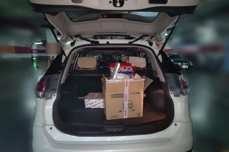 Used Nissan X-Trail 2014 2.5L CVT Leading Edition 4WD Trunk