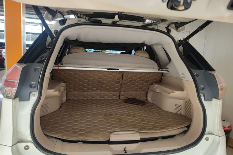 Used Nissan X-Trail 2014 2.5L CVT Luxury Edition 4WD Trunk