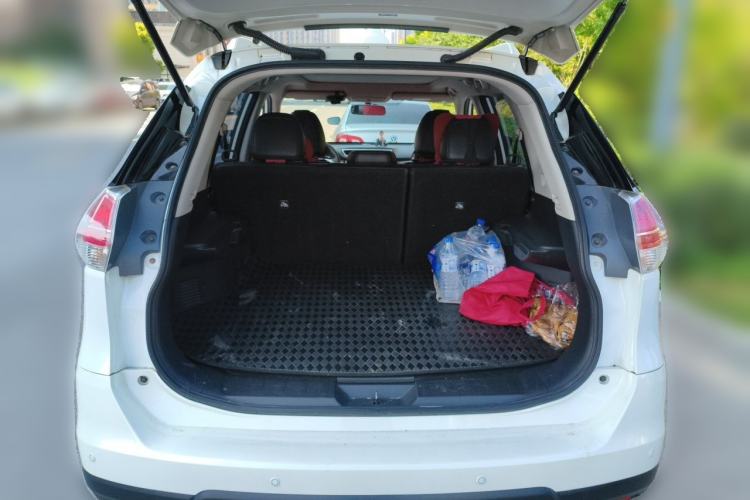 Used Nissan X-Trail 2014 2.0L CVT Comfort Edition 2WD Trunk