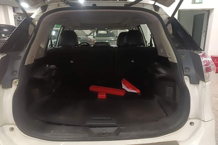 Used Nissan X-Trail 2014 2.0L CVT Comfort Edition 2WD Trunk