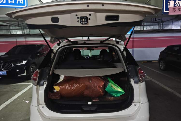 Used Nissan X-Trail 2014 2.0L CVT Comfort Edition 2WD Trunk