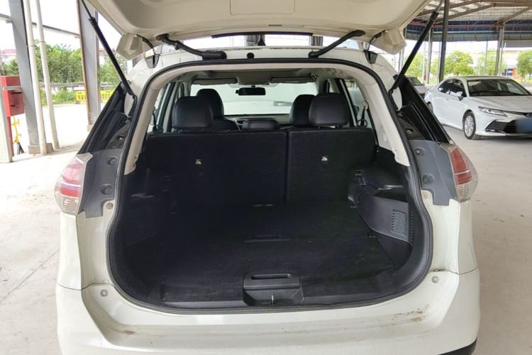 Used Nissan X-Trail 2014 2.0L CVT Comfort Edition 2WD Trunk
