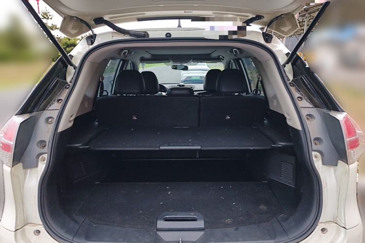 Used Nissan X-Trail 2014 2.5L CVT Leading Edition 4WD Trunk