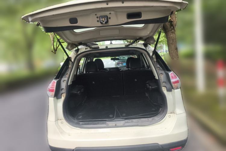 Used Nissan X-Trail 2014 2.0L CVT Comfort Edition 2WD Trunk
