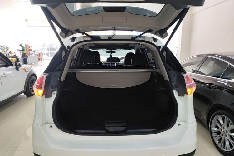 Used Nissan X-Trail 2014 2.5L CVT Luxury Edition 4WD Trunk