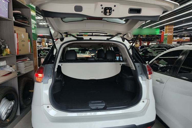 Used Nissan X-Trail 2014 2.5L CVT Leading Edition 4WD Trunk