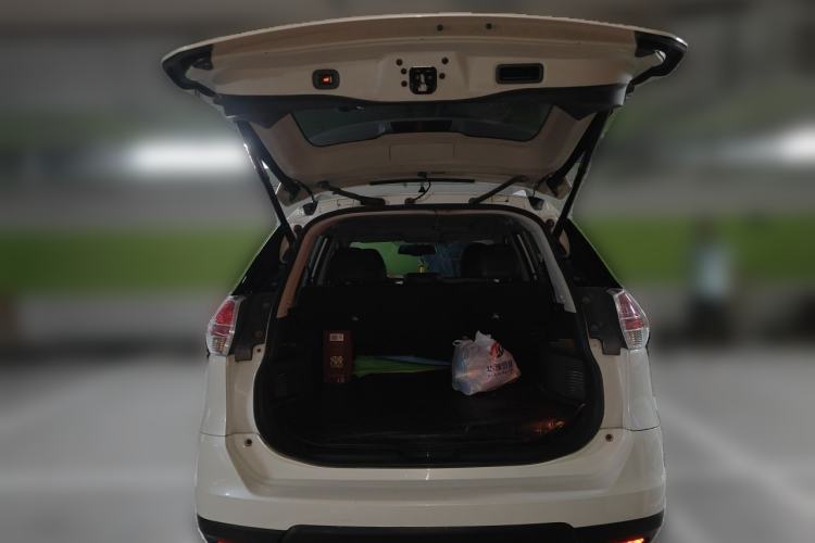 Used Nissan X-Trail 2014 2.5L CVT Luxury Edition 4WD Trunk