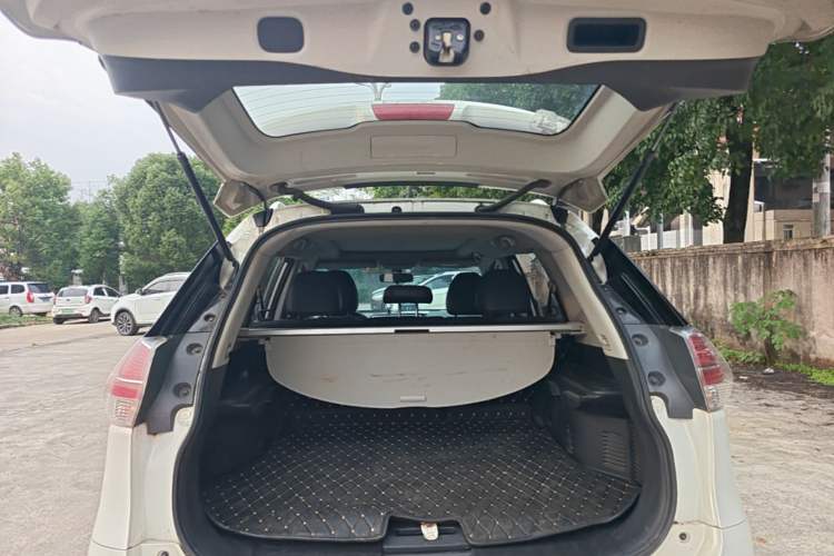 Used Nissan X-Trail 2014 2.0L CVT Comfort Edition 2WD Trunk