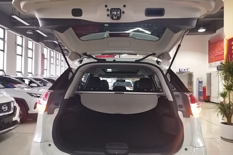 Used Nissan X-Trail 2014 2.0L CVT Comfort Edition 2WD Trunk