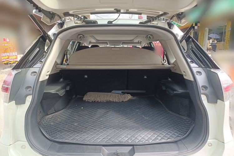 Used Nissan X-Trail 2014 2.5L CVT Luxury Edition 4WD Trunk
