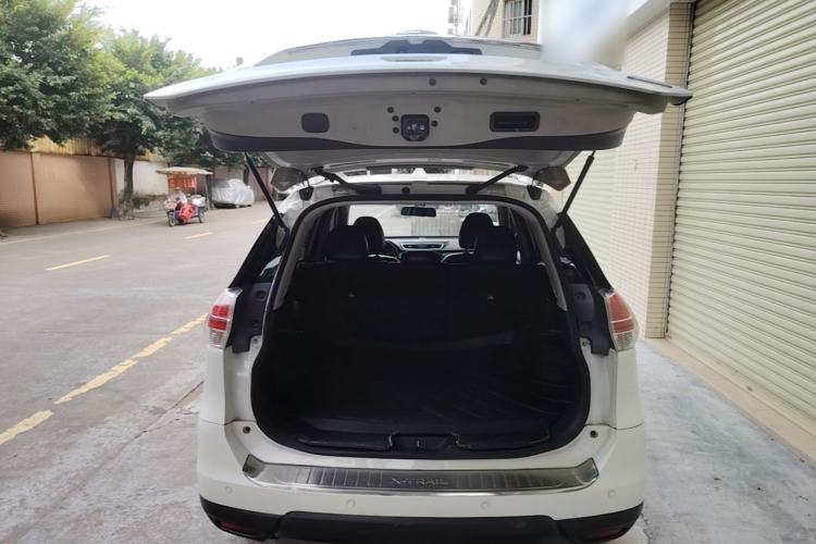 Used Nissan X-Trail 2014 2.0L CVT Comfort Edition 2WD Trunk