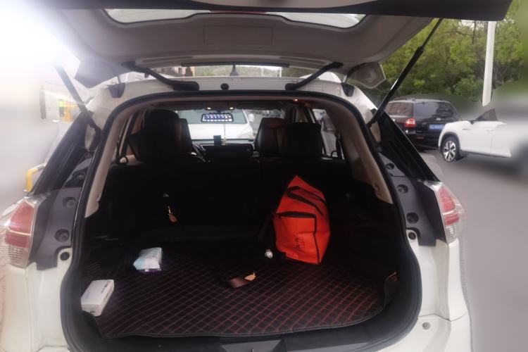 Used Nissan X-Trail 2014 2.0L CVT Comfort Edition 2WD Trunk