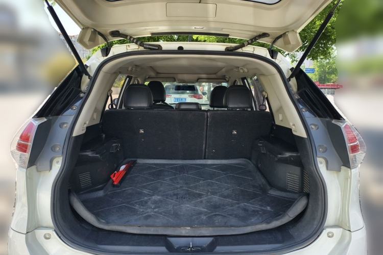 Used Nissan X-Trail 2014 2.0L CVT Comfort Edition 2WD Trunk