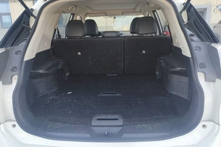 Used Nissan X-Trail 2014 2.0L CVT Comfort Edition 2WD Trunk