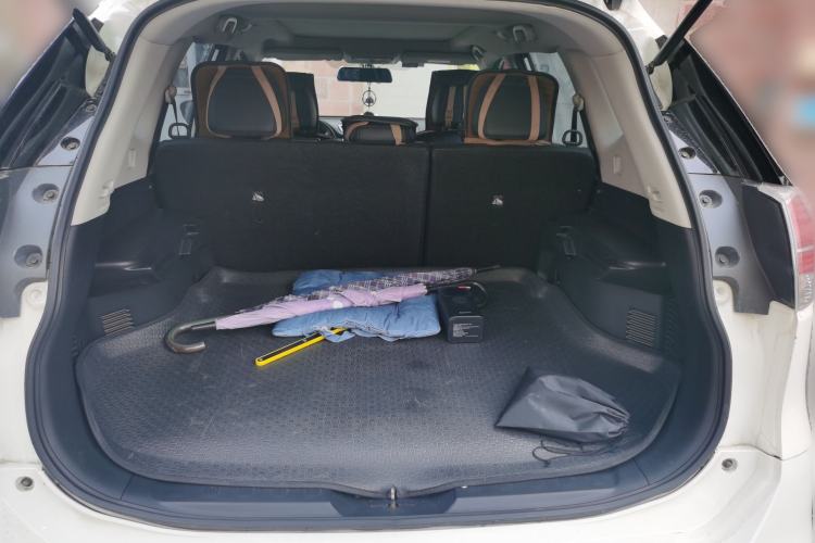 Used Nissan X-Trail 2014 2.5L CVT Leading Edition 4WD Trunk