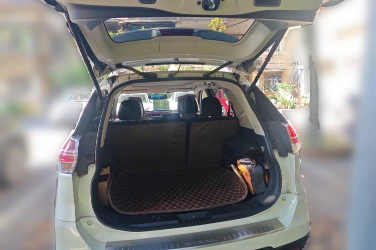 Used Nissan X-Trail 2014 2.5L CVT Leading Edition 4WD Trunk