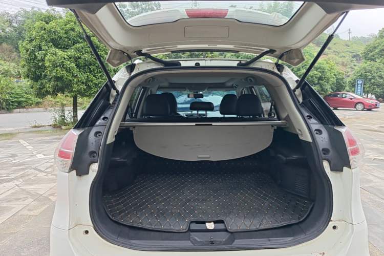 Used Nissan X-Trail 2014 2.0L CVT Comfort Edition 2WD Trunk