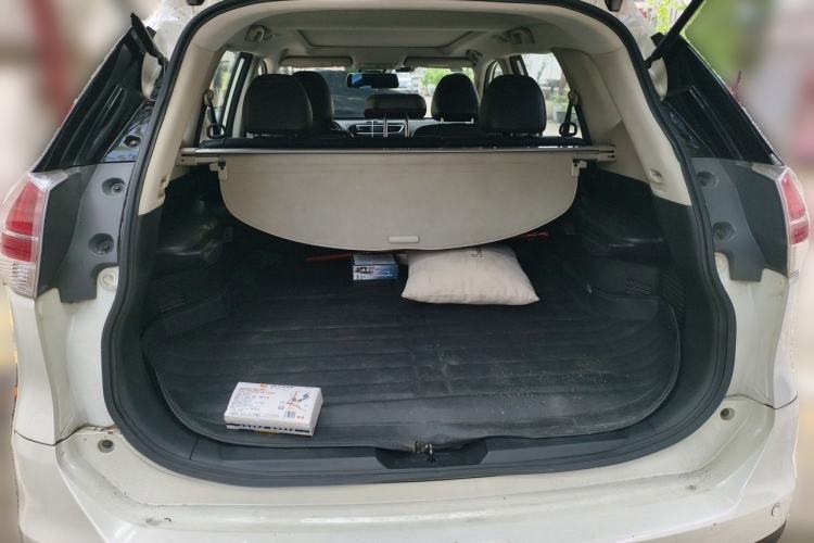Used Nissan X-Trail 2014 2.0L CVT Comfort Edition 2WD Trunk