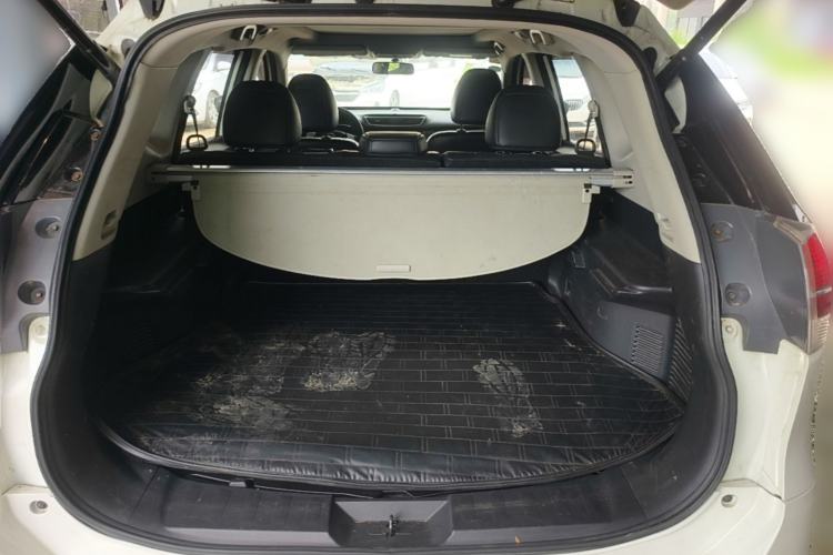 Used Nissan X-Trail 2014 2.5L CVT Luxury Edition 4WD Trunk