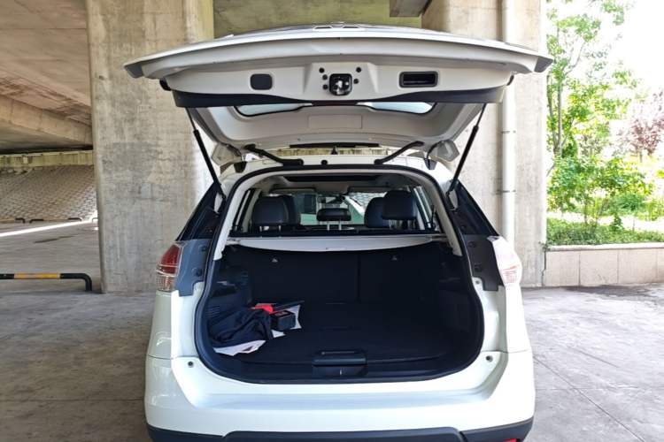 Used Nissan X-Trail 2014 2.0L CVT Comfort Edition 2WD Trunk
