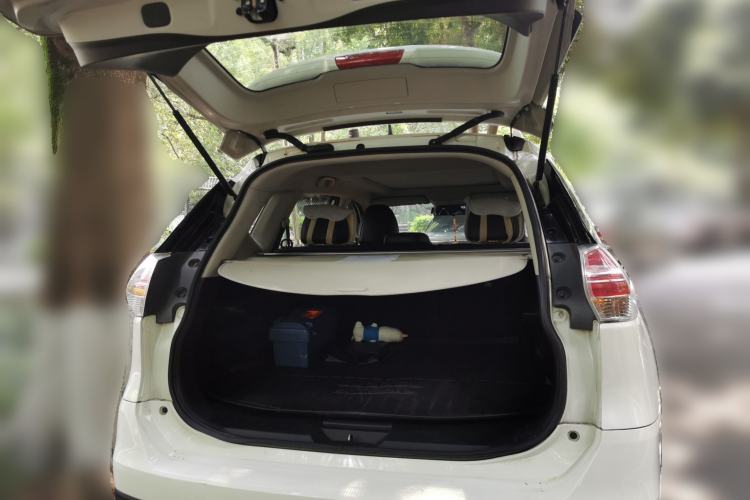 Used Nissan X-Trail 2014 2.5L CVT Leading Edition 4WD Trunk