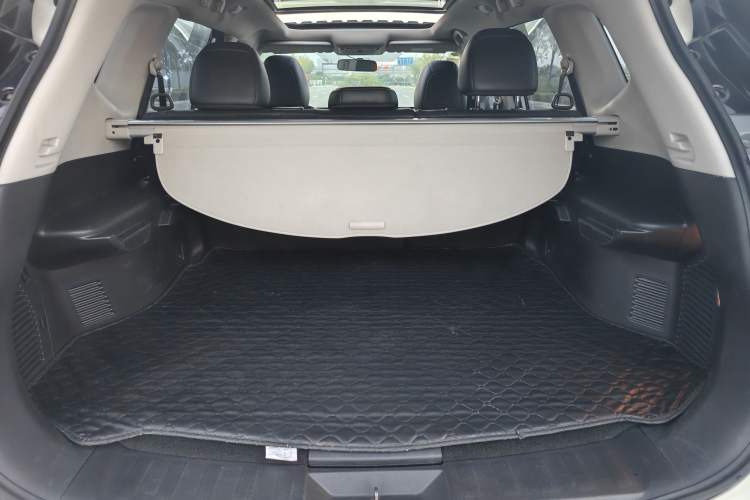Used Nissan X-Trail 2014 2.0L CVT Comfort Edition 2WD Trunk