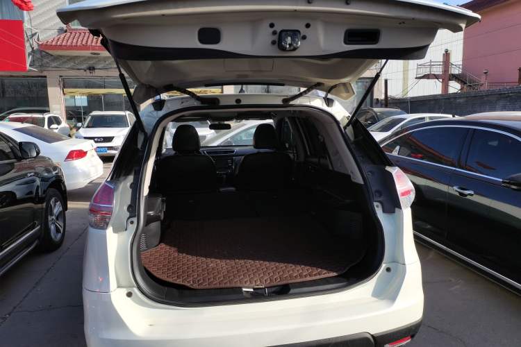 Used Nissan X-Trail 2014 2.0L CVT Comfort Edition 2WD Trunk