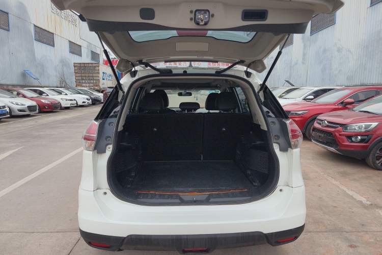 Used Nissan X-Trail 2014 2.0L CVT Comfort Edition 2WD Trunk