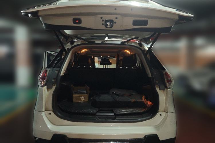 Used Nissan X-Trail 2014 2.5L CVT Luxury Edition 4WD Trunk