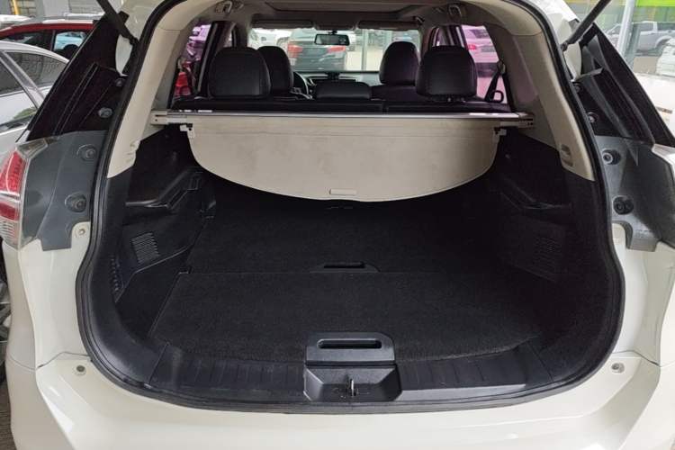 Used Nissan X-Trail 2014 2.0L CVT Comfort Edition 2WD Trunk