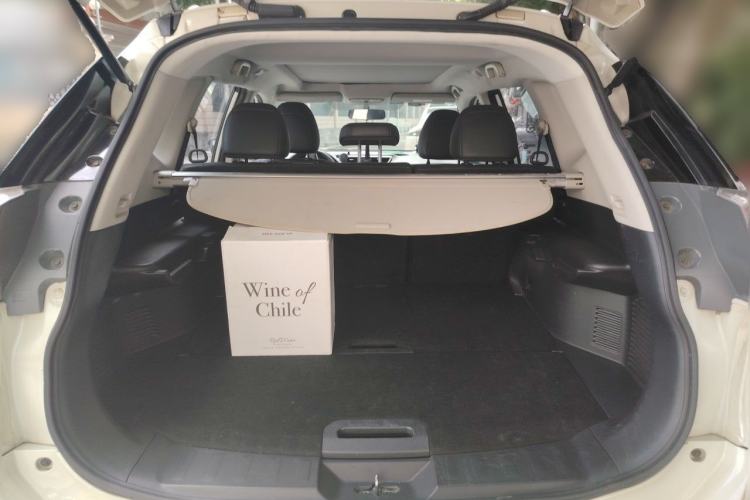 Used Nissan X-Trail 2014 2.0L CVT Comfort Edition 2WD Trunk
