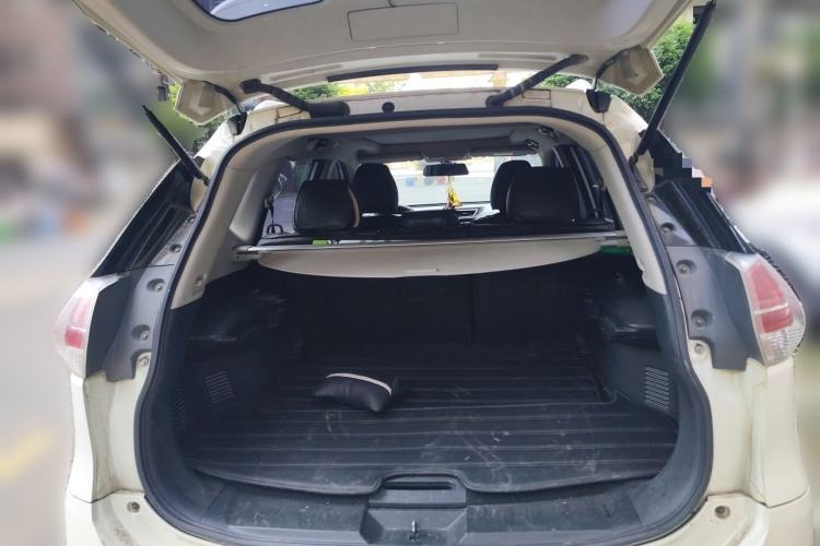 Used Nissan X-Trail 2014 2.0L CVT Comfort Edition 2WD Trunk