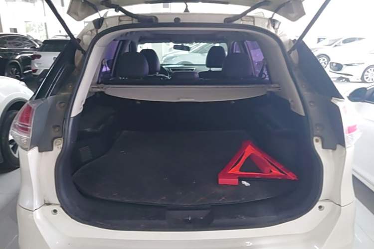 Used Nissan X-Trail 2014 2.0L CVT Comfort Edition 2WD Trunk