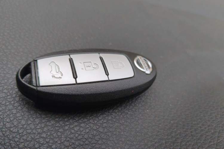Used Nissan X-Trail 2014 2.5L CVT Luxury Edition 4WD Vehicle Key