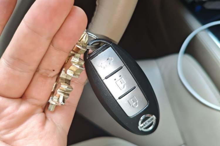 Used Nissan X-Trail 2014 2.5L CVT Luxury Edition 4WD Vehicle Key