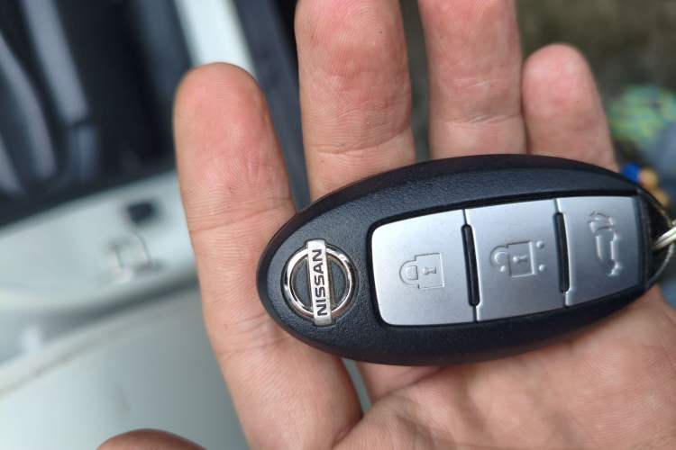 Used Nissan X-Trail 2014 2.5L CVT Luxury Edition 4WD Vehicle Key